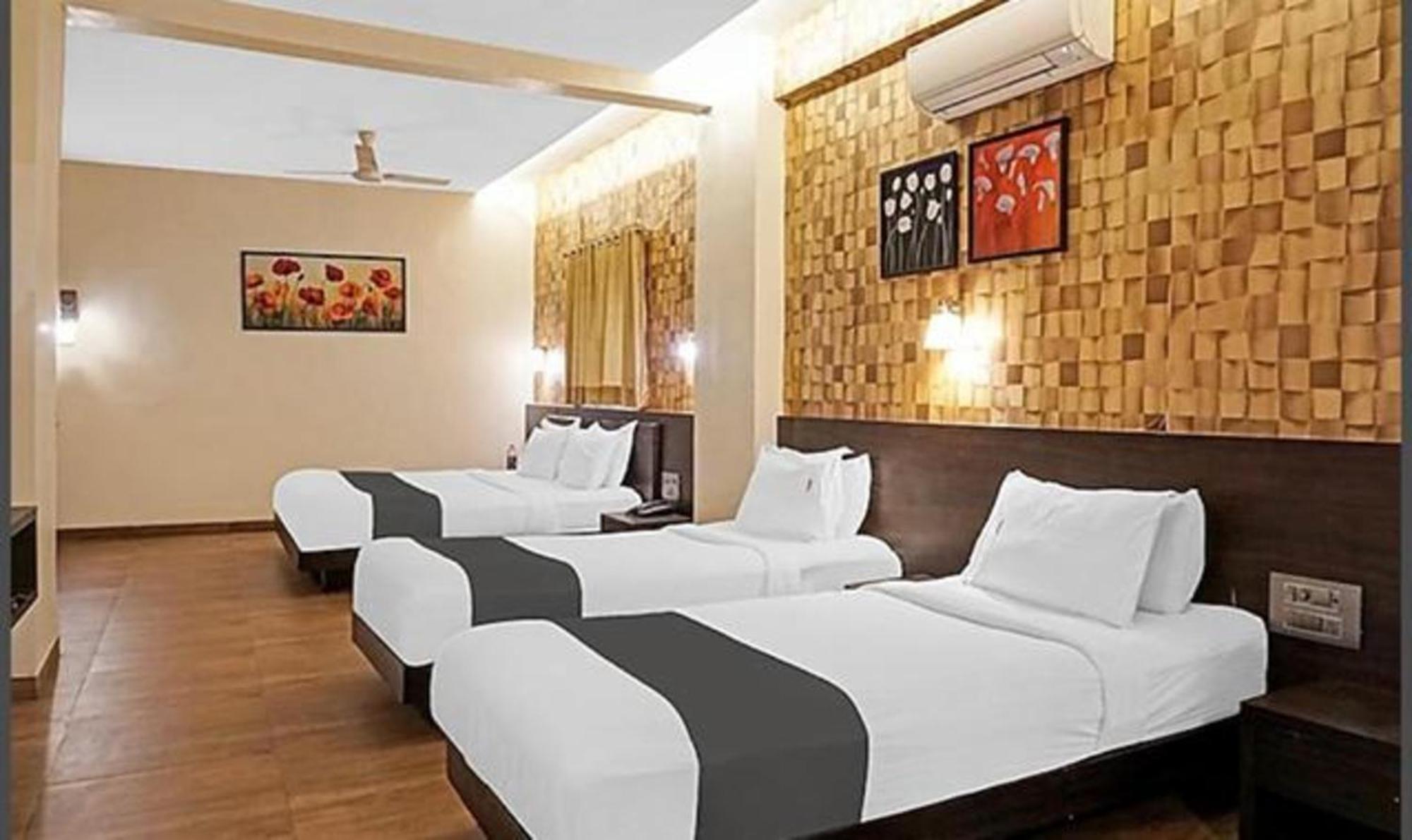 Omkar Executive Hotel Yerandwane Eksteriør billede