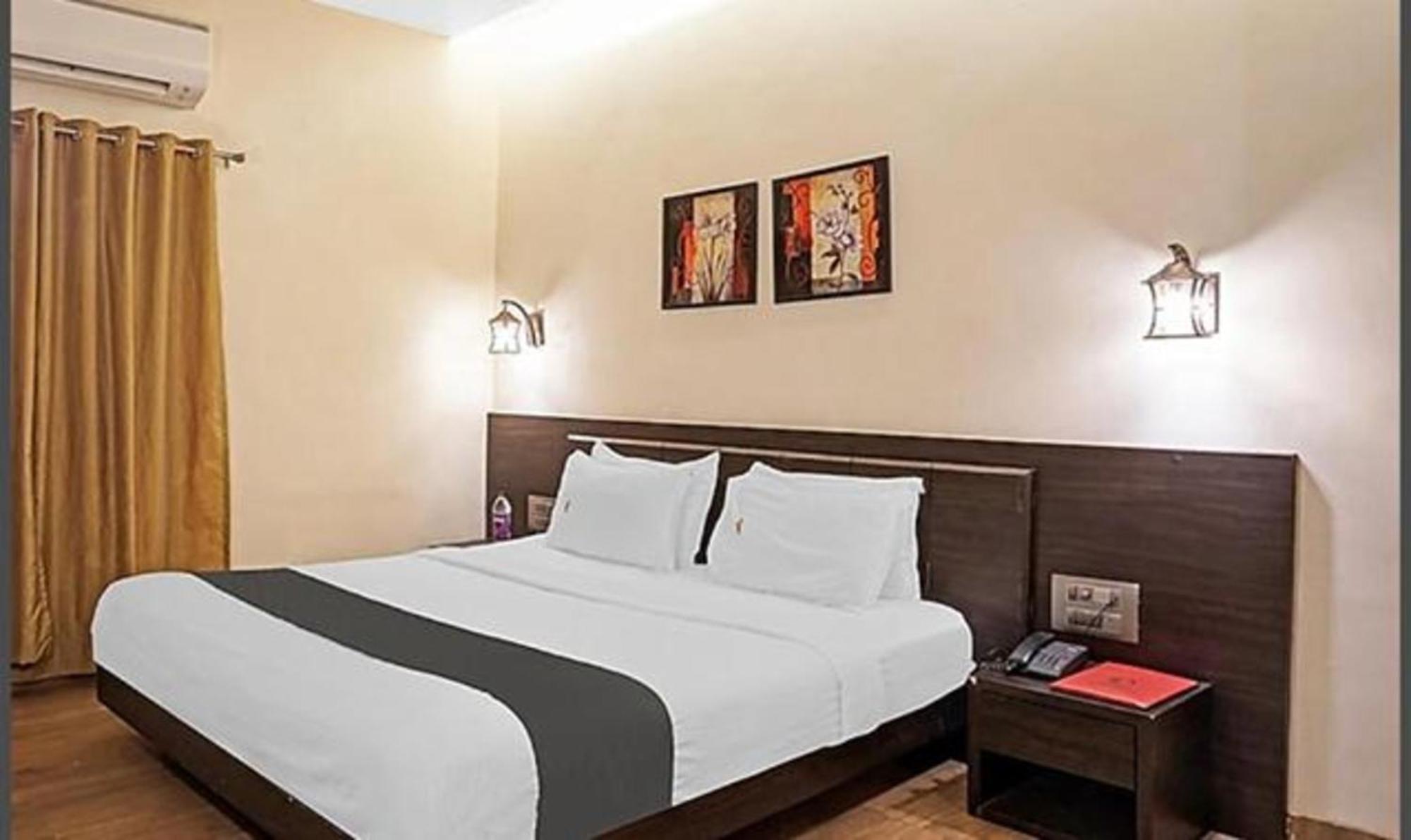 Omkar Executive Hotel Yerandwane Eksteriør billede