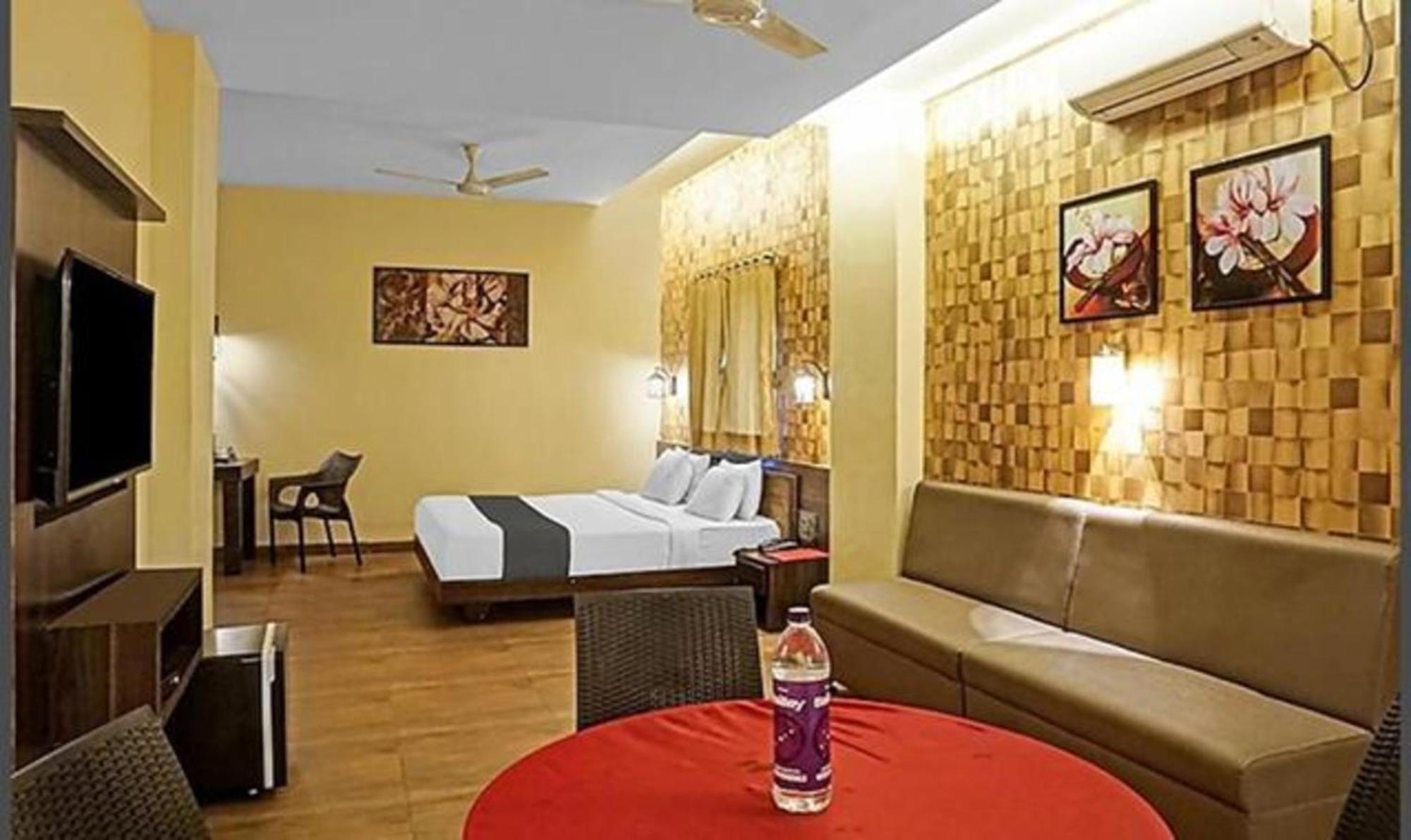 Omkar Executive Hotel Yerandwane Eksteriør billede