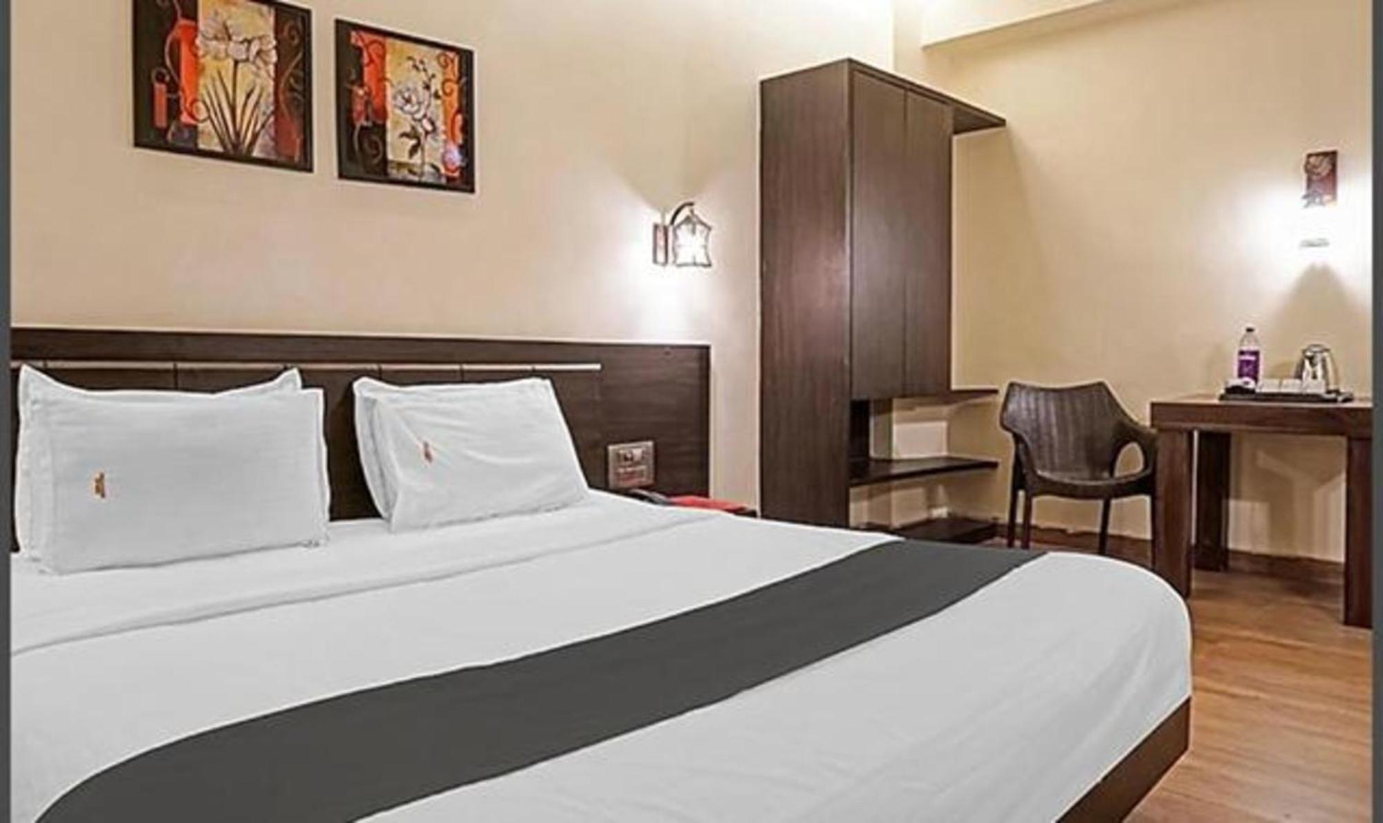 Omkar Executive Hotel Yerandwane Eksteriør billede