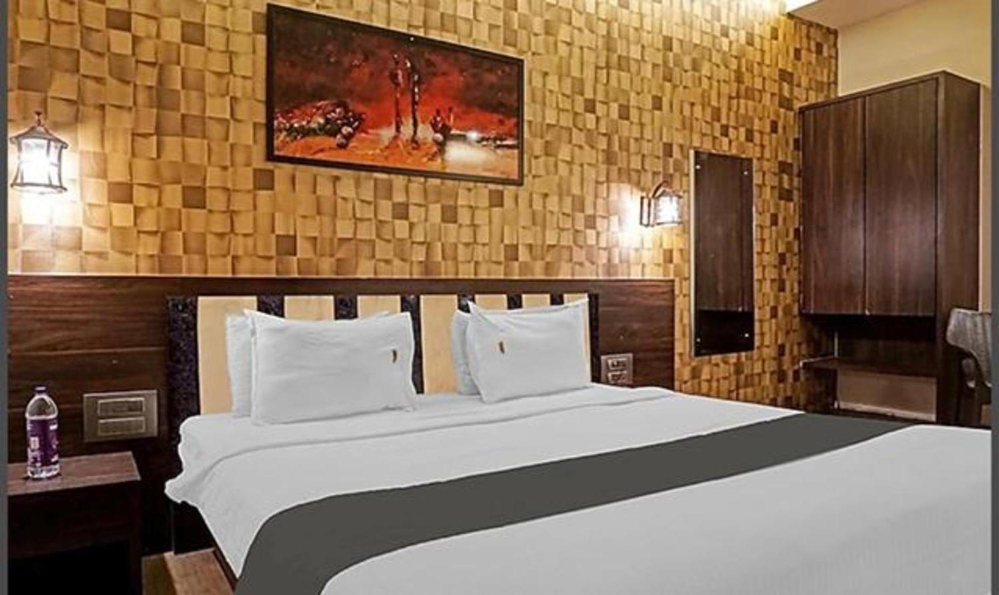 Omkar Executive Hotel Yerandwane Eksteriør billede