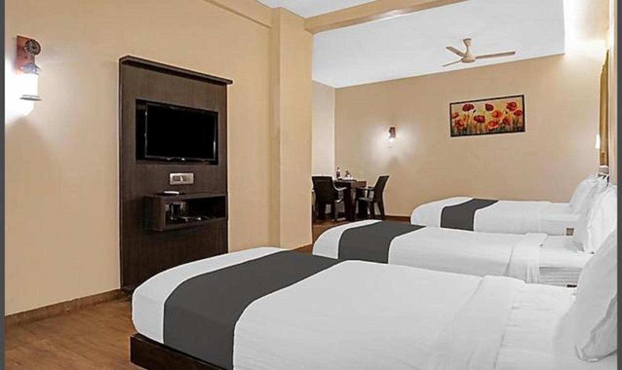 Omkar Executive Hotel Yerandwane Eksteriør billede