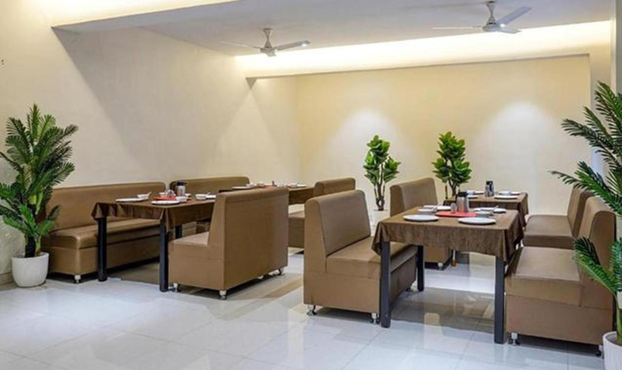 Omkar Executive Hotel Yerandwane Eksteriør billede
