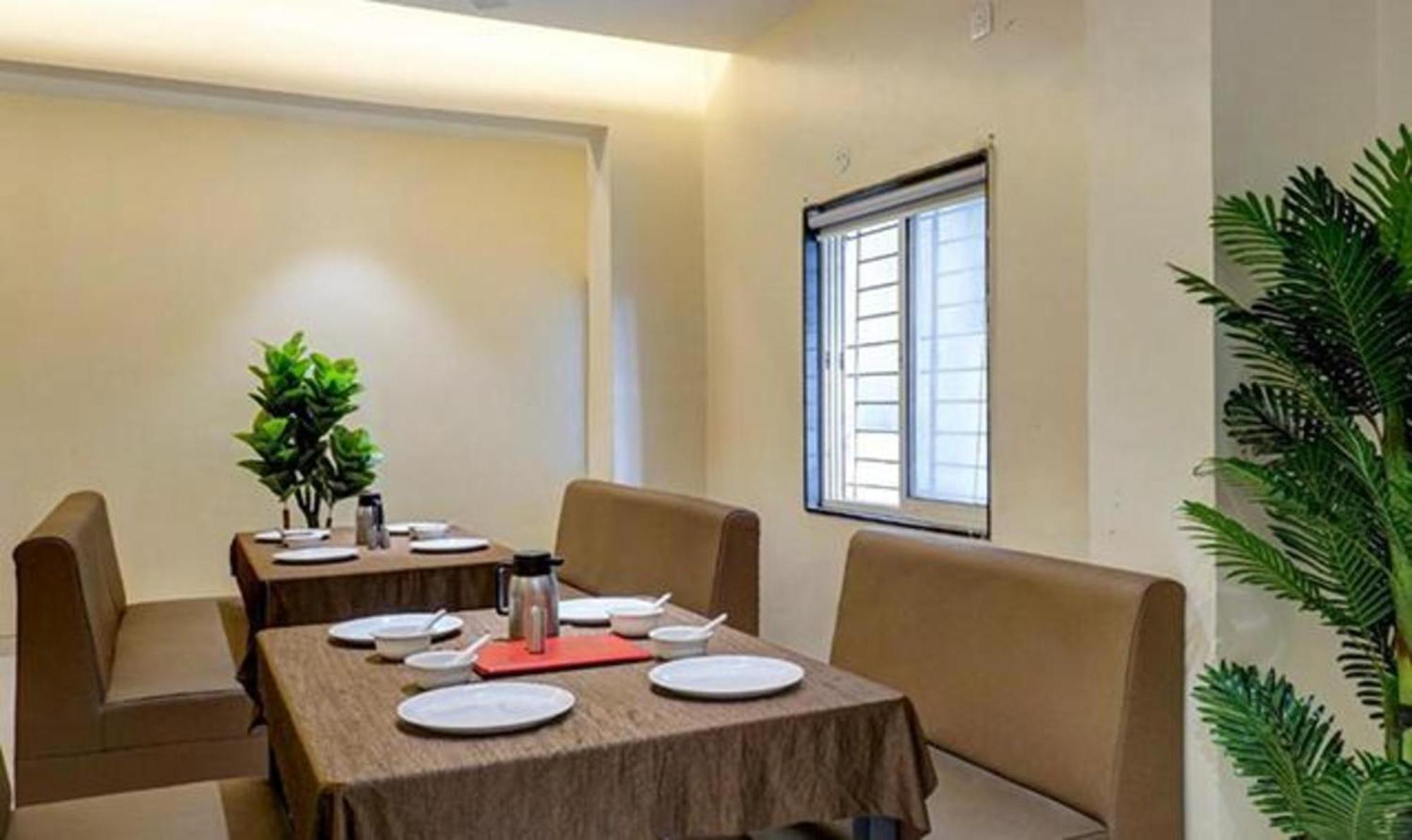 Omkar Executive Hotel Yerandwane Eksteriør billede