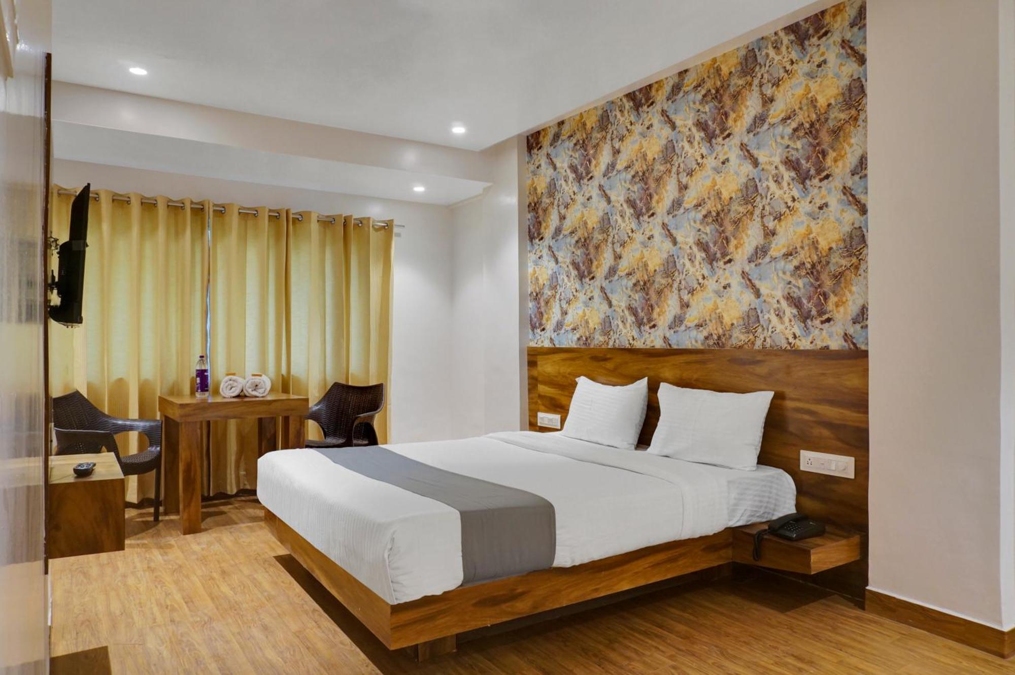 Omkar Executive Hotel Yerandwane Eksteriør billede